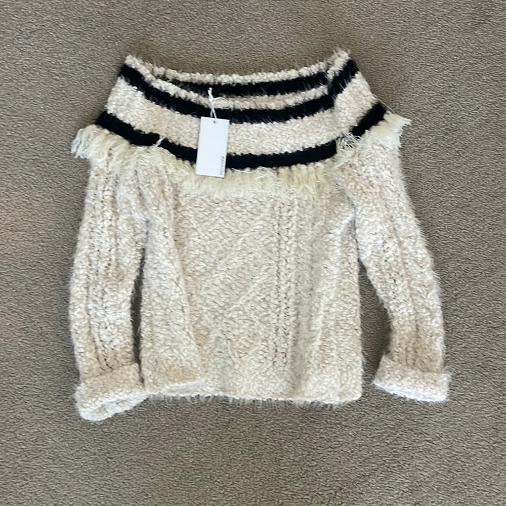 Amadi pullover sweater.  Brand New Very Soft.  Gorgeous for Fall size M